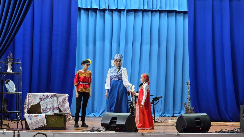 Жителям отдаленного села Демьяс подарили на Новый год радость культуры